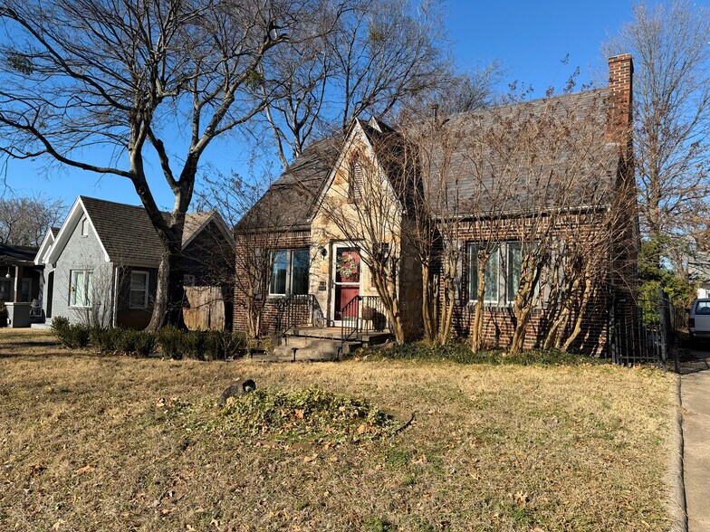 Building Photo - 2023 E 14th Pl