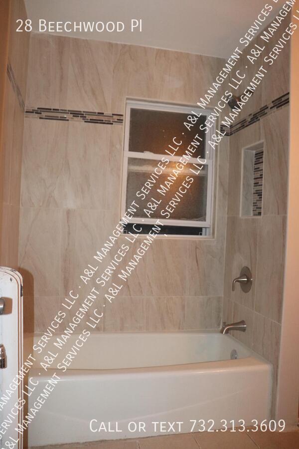 Building Photo - 28 Beechwood Pl