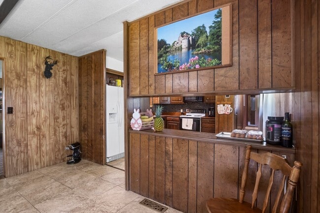 Building Photo - 465 Pecan
