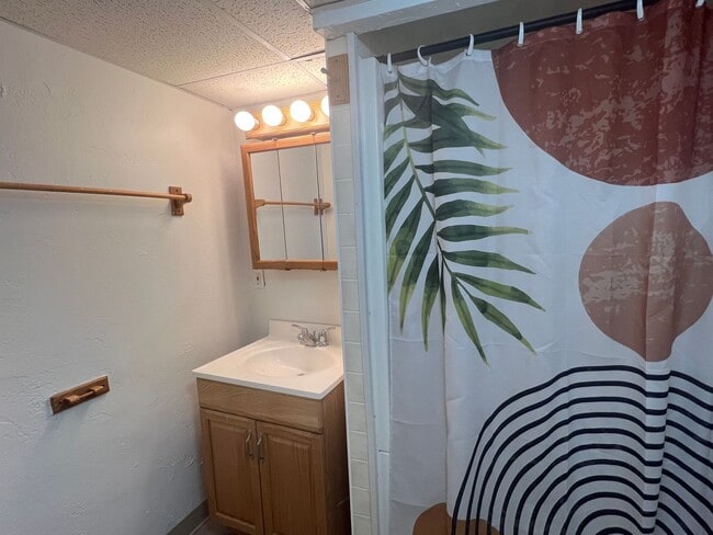 Building Photo - Spacious Updated 4BED/3BATH In Southside -...