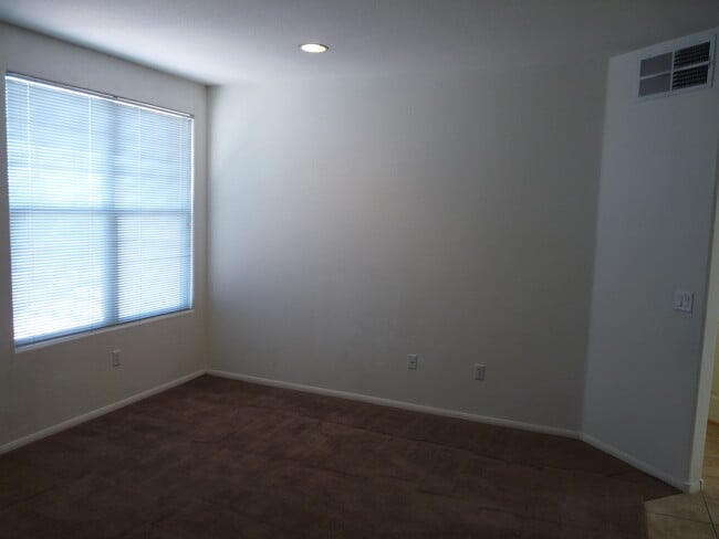 Building Photo - 5855 Valley Dr