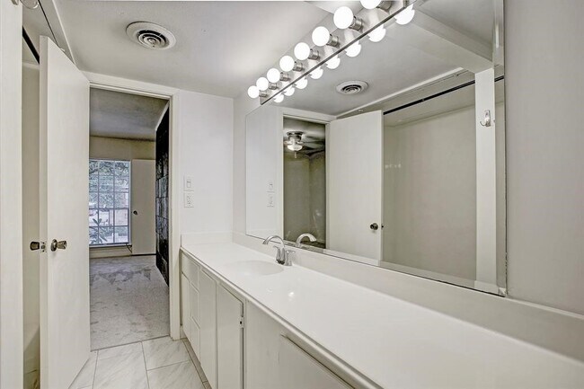 Building Photo - 3400 Timmons Ln