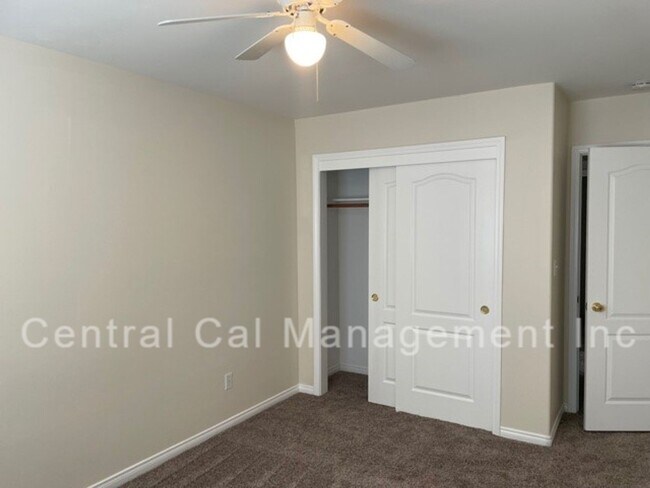 Building Photo - 5 Bedroom, 2 Bath Home in Desired Northwest - $2895 Per Month!