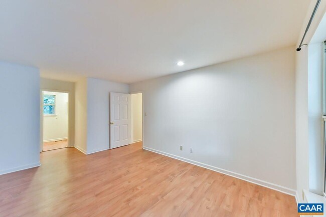 Building Photo - 104 Morris Paul Ct