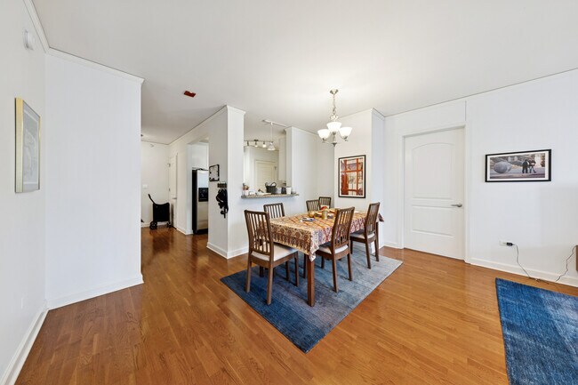 Building Photo - 420 E Waterside Dr