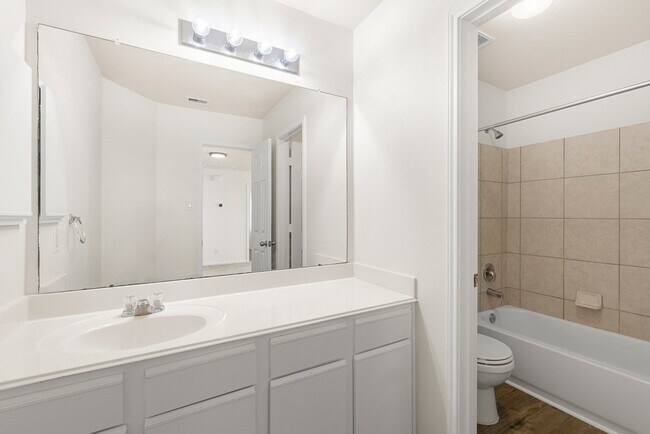 Building Photo - 4818 Fair Oak Dale Ln