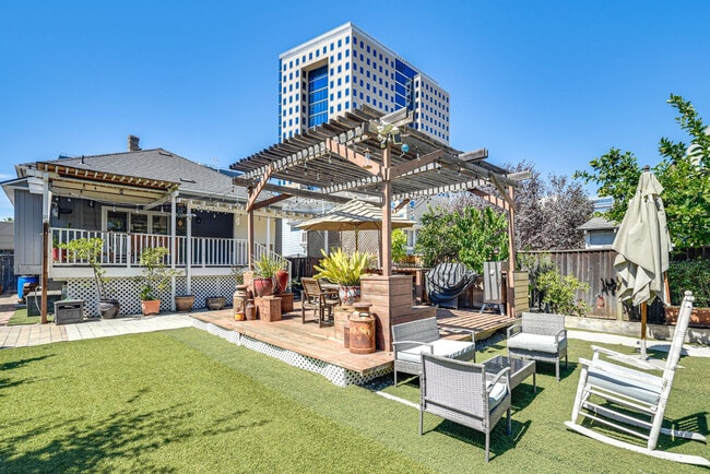Building Photo - 520 S Almaden Ave