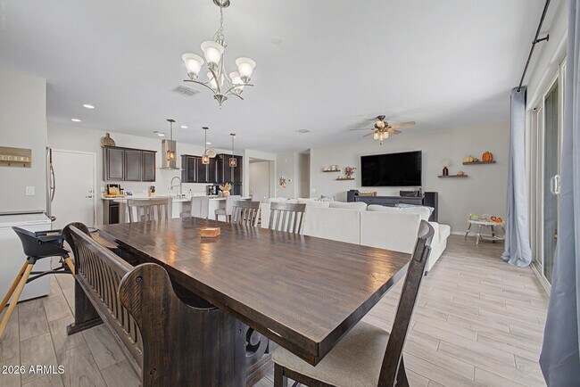 Building Photo - 12113 W Country Club Trail