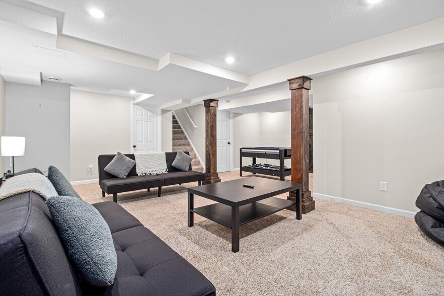 Building Photo - 6033 11th Ave S