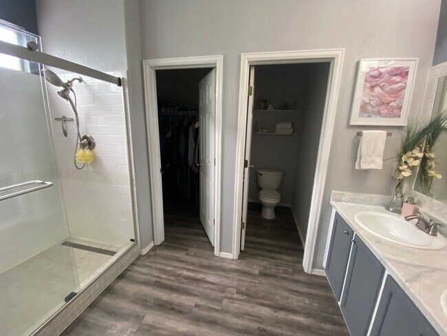 Building Photo - Beautiful 3 bedroom 2 Bath Home in South Brighton Area