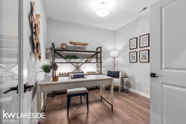 Building Photo - 8505 Valley Dr