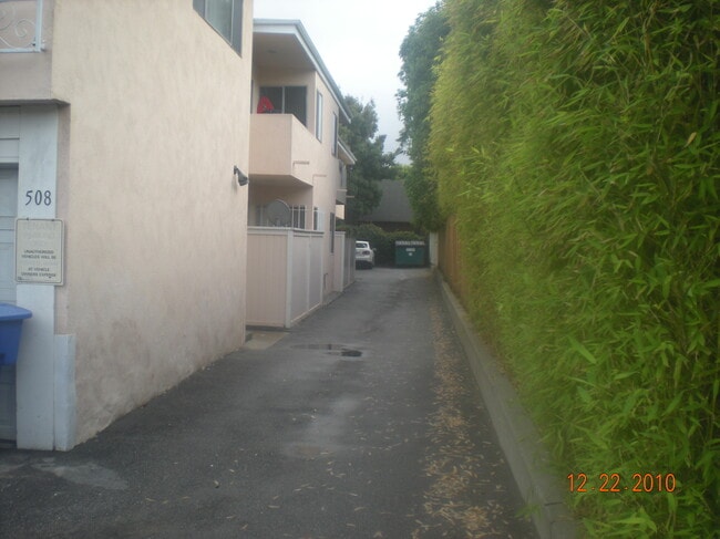 Building Photo - 502 Raymond Ave