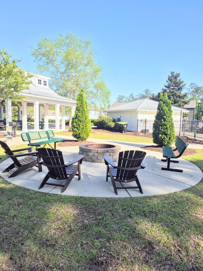 Building Photo - 897 Wild Leaf Loop