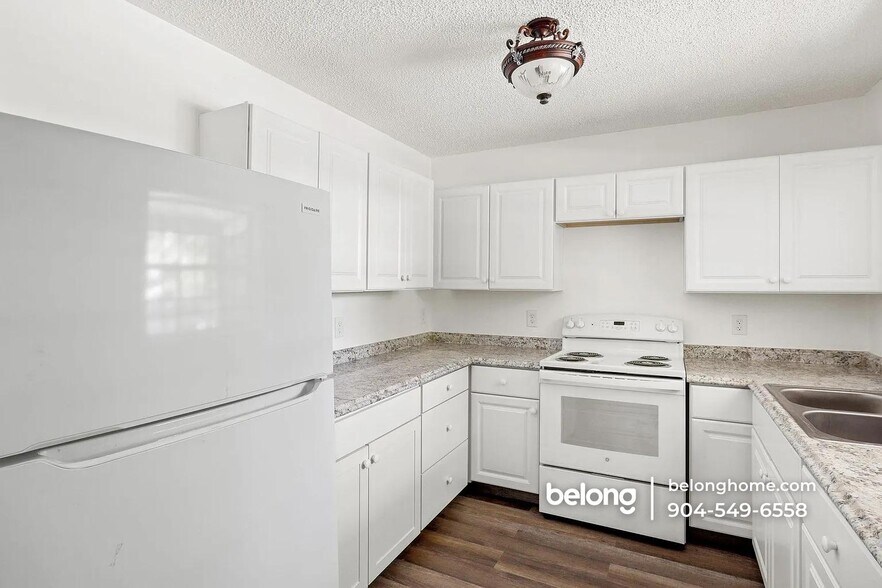 Building Photo - 1995 W 4th St