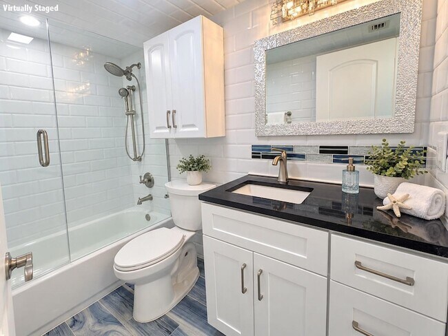 Building Photo - 7625 Sun Island Dr S