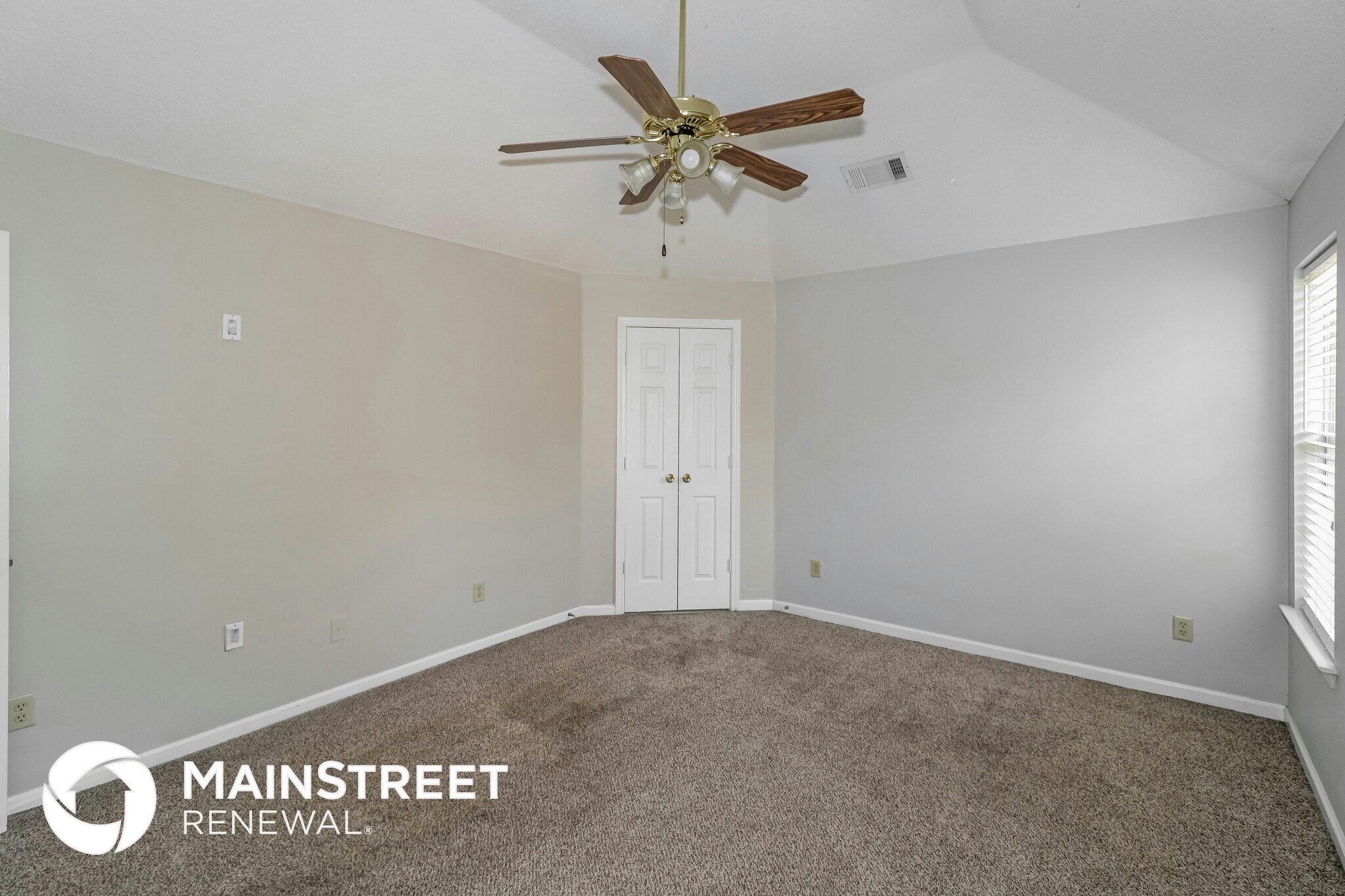 Building Photo - 1136 Breezy Valley Dr