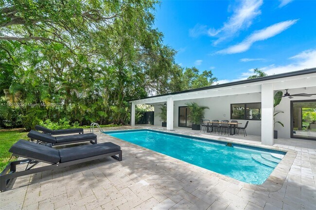 Building Photo - 15121 SW 69th Ct