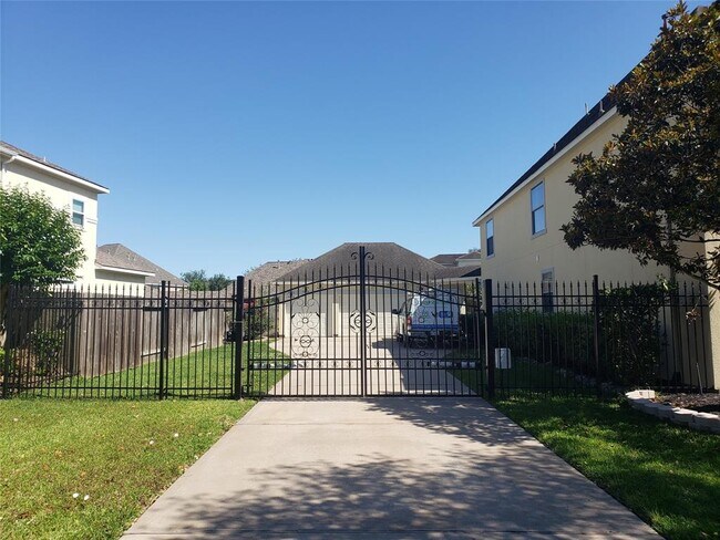 Building Photo - 15127 Oldtown Bridge Ct