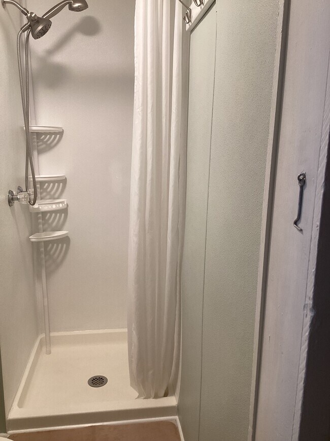 Building Photo - 2-1512 E Routt Ave