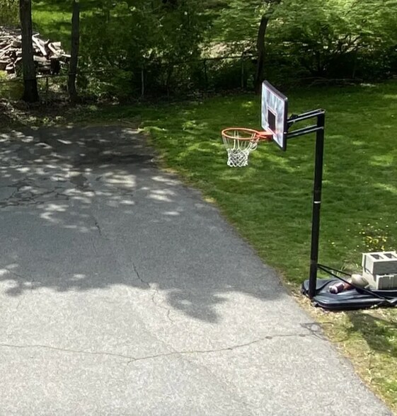 Building Photo - 359 Crescent St