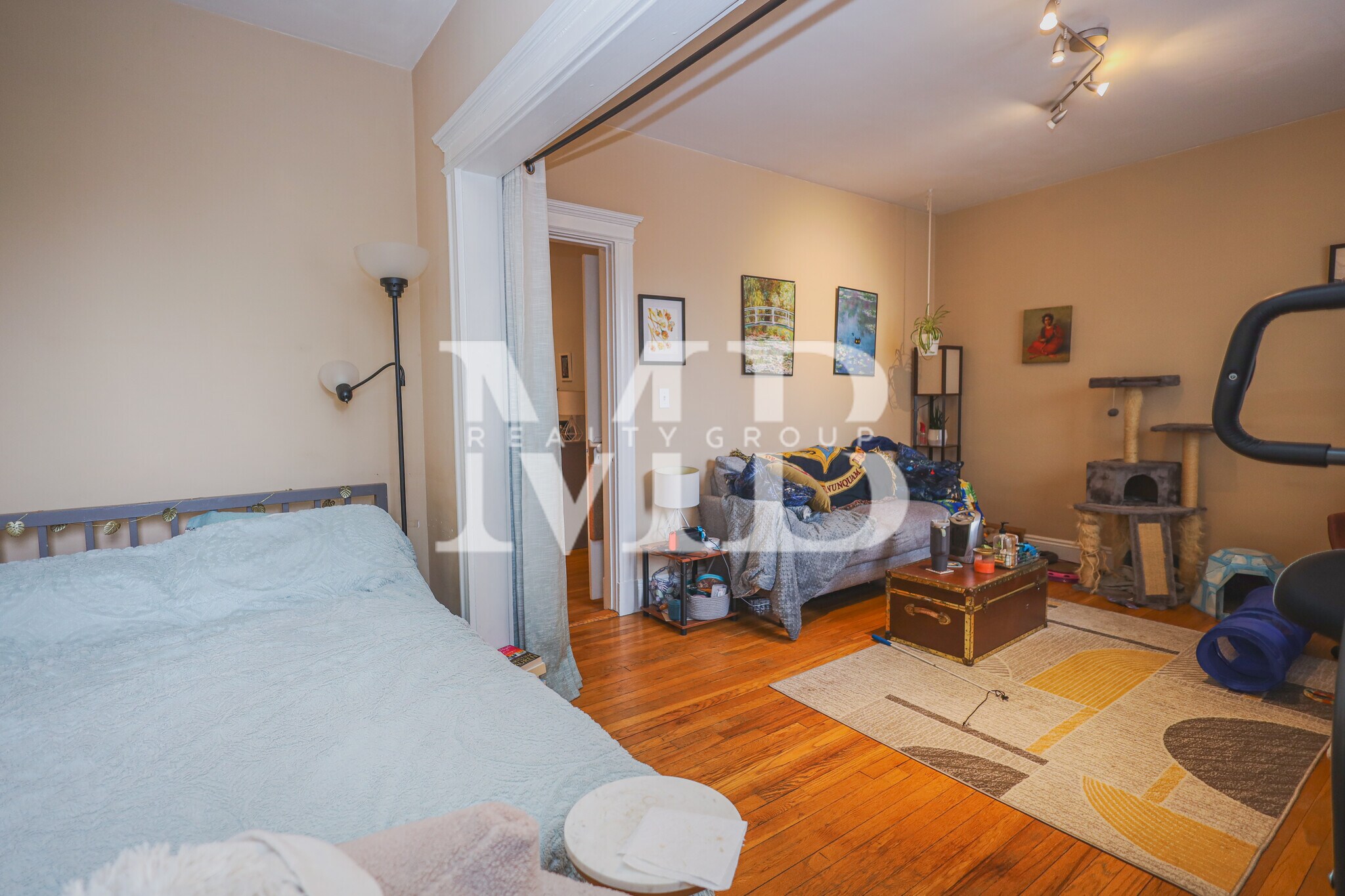 Building Photo - 11 Park Dr