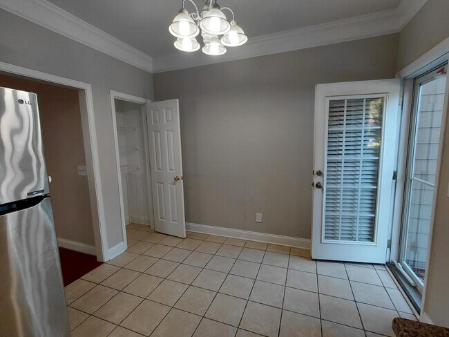 Building Photo - 300 Hampton Forest Dr