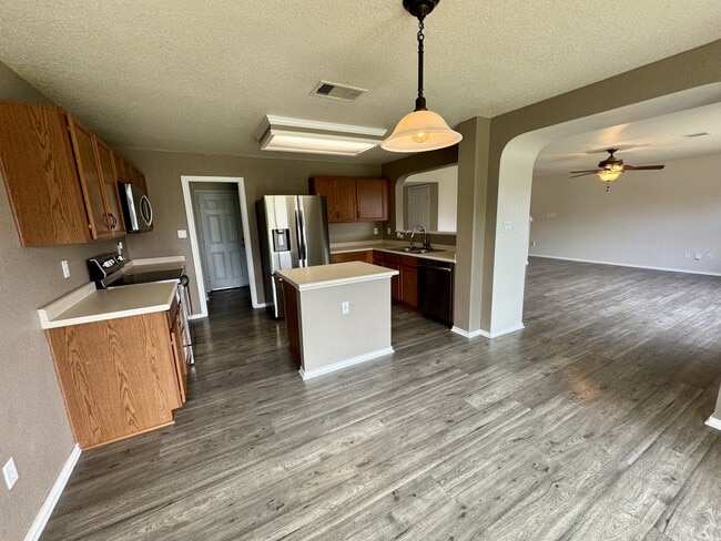 Building Photo - 8755 Sunview Park