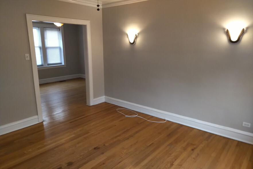 Building Photo - 2449 W Ardmore Ave