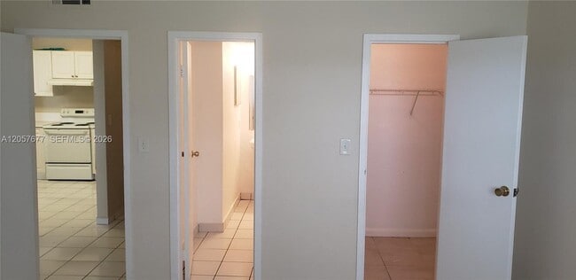 Building Photo - 5100 SW 41st St