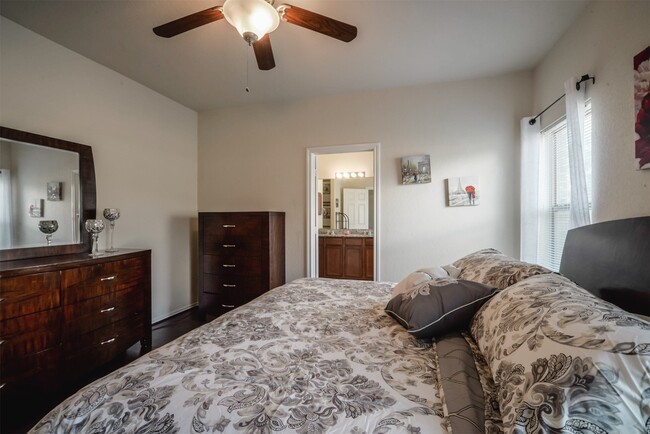 Building Photo - 8730 Sunny Gallop Dr