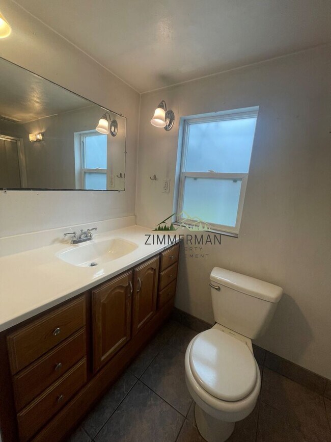 Building Photo - Newberry