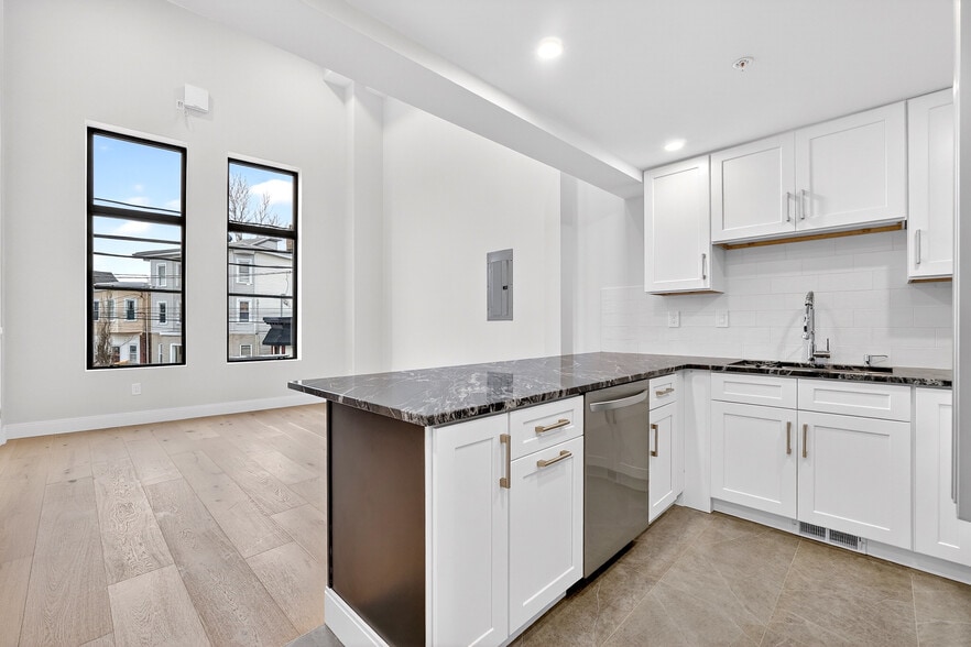 Building Photo - 151 Belmont St