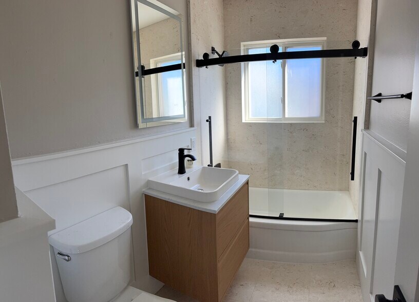 Building Photo - 22 Jackson St