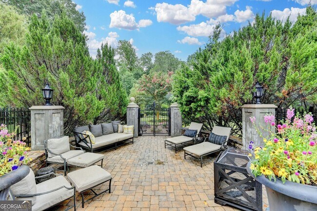 Building Photo - 2611 Briers N Dr