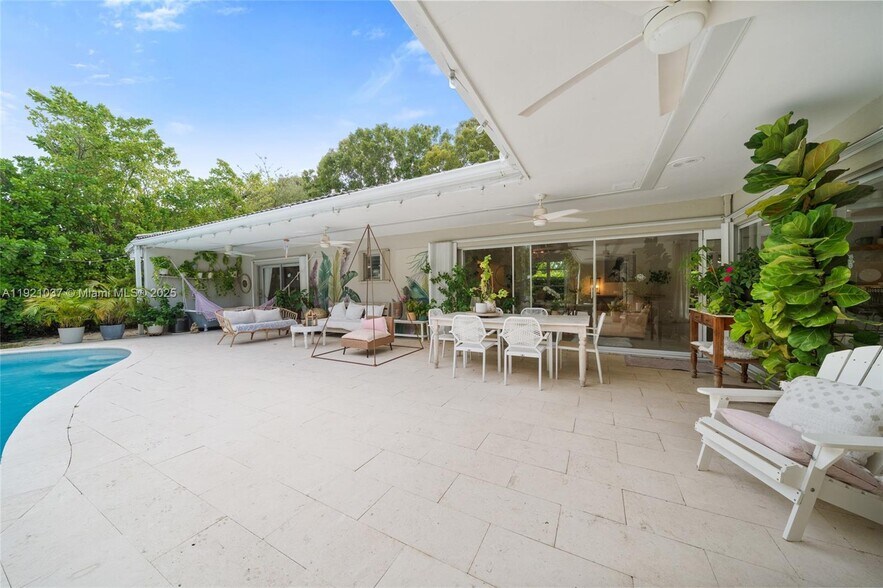 Primary Photo - 341 Island Dr