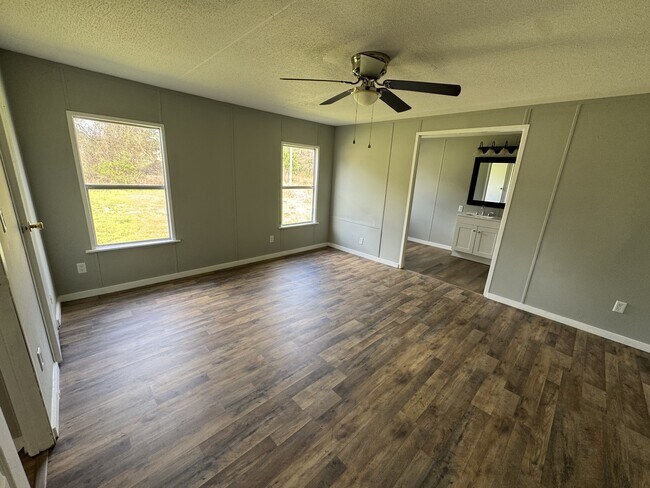 Building Photo - 1136 County Rd 21 N