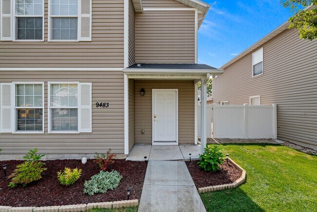 Building Photo - Very Clean 3 Bedroom Home with Community Pool _ Pet Friendly!