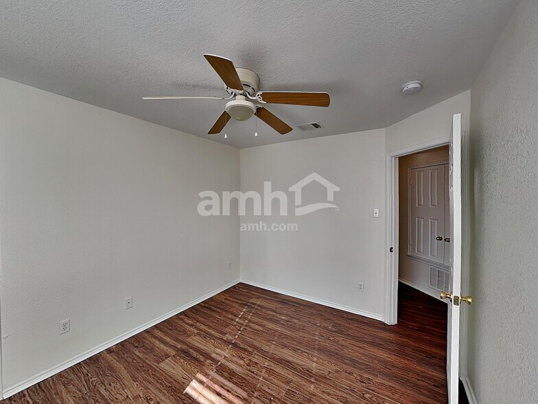 Building Photo - 1805 Lost Maples Loop