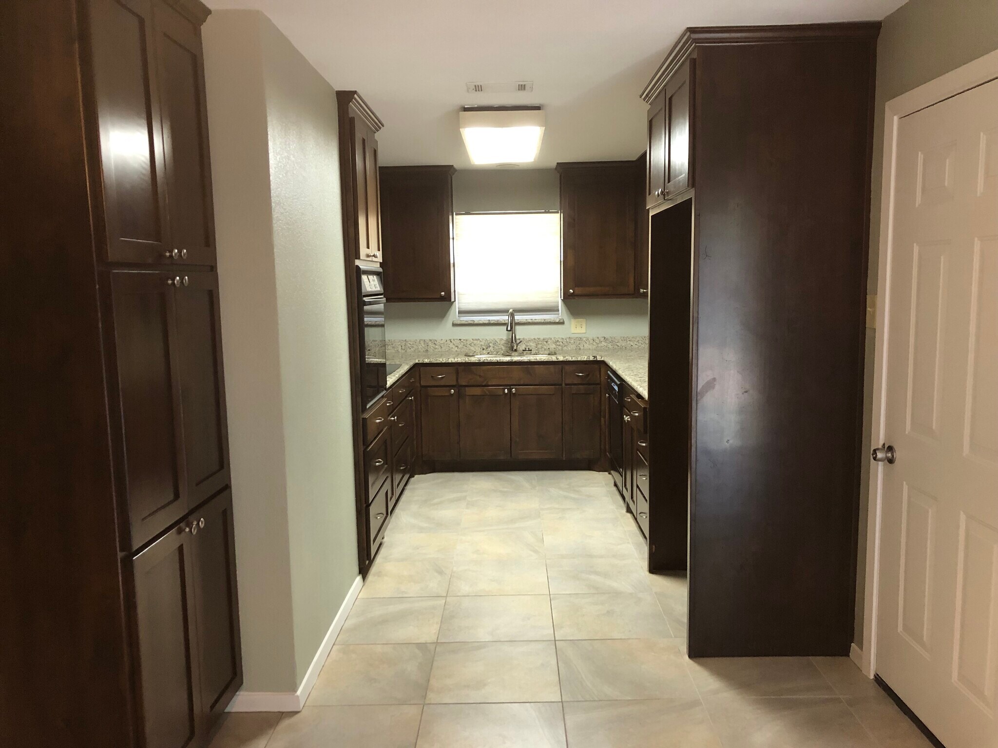 Building Photo - 2927 Lawrence St