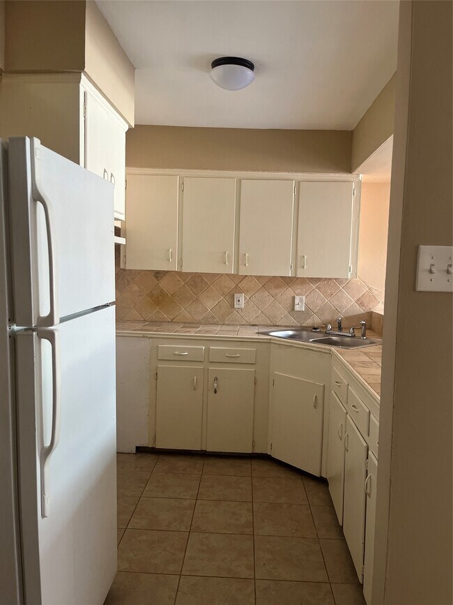 Building Photo - 1204 St Joseph St