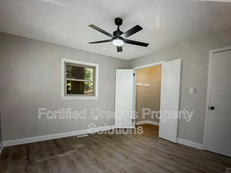 Building Photo - 1141 Carolina Cir