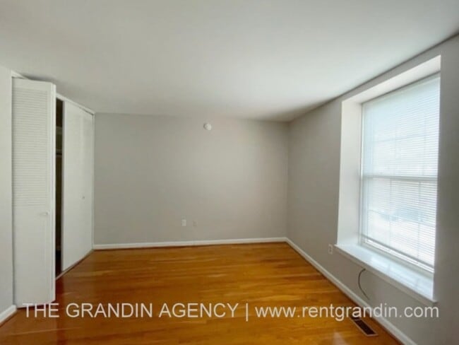 Building Photo - 1809 Grandin Rd SW