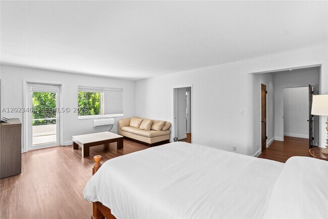 Building Photo - 10190 Collins Ave