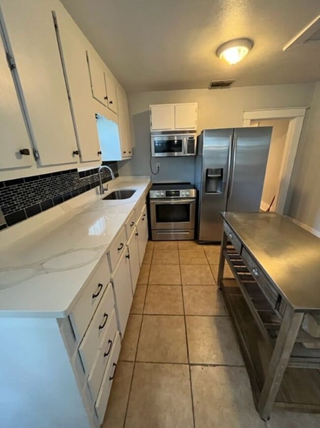 Building Photo - 203 W Haya St