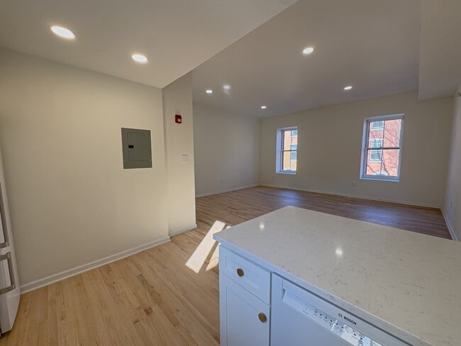 Building Photo - 2036 Wallace St