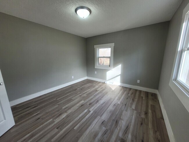 Building Photo - Renovated (in 2024!) two bedroom home, har...