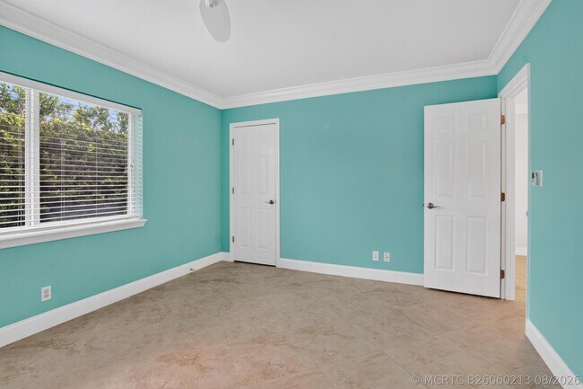Building Photo - 899 Granada Dr