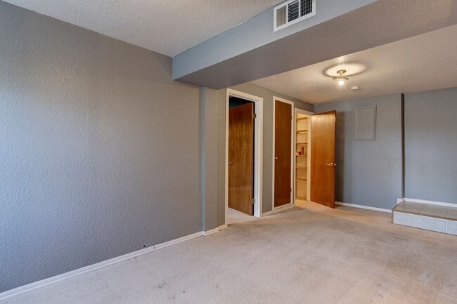 Building Photo - Charming 3 bedroom home near NAS Whidbey