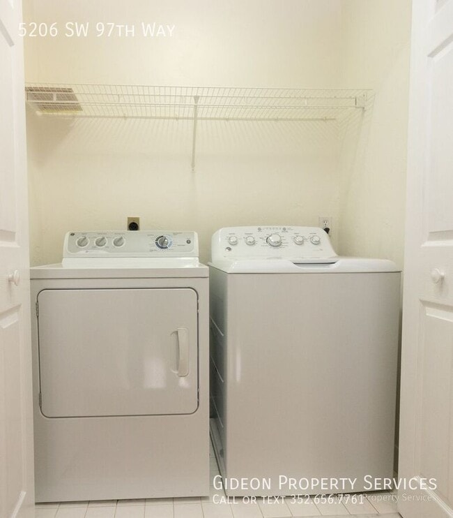 Building Photo - 5206 SW 97 Way