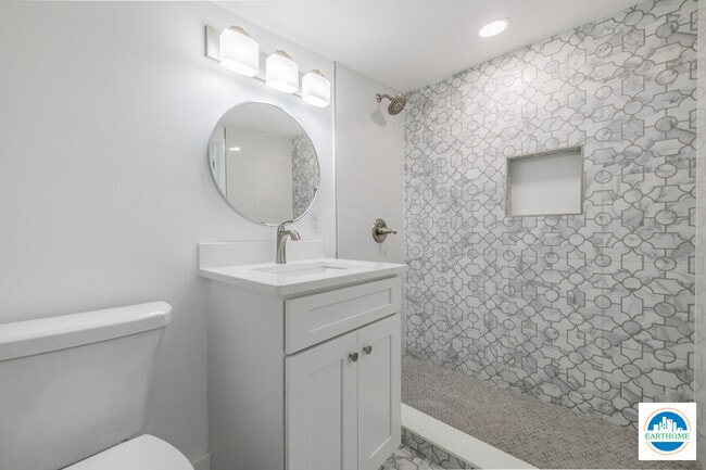 Building Photo - 3226 6th Ave S